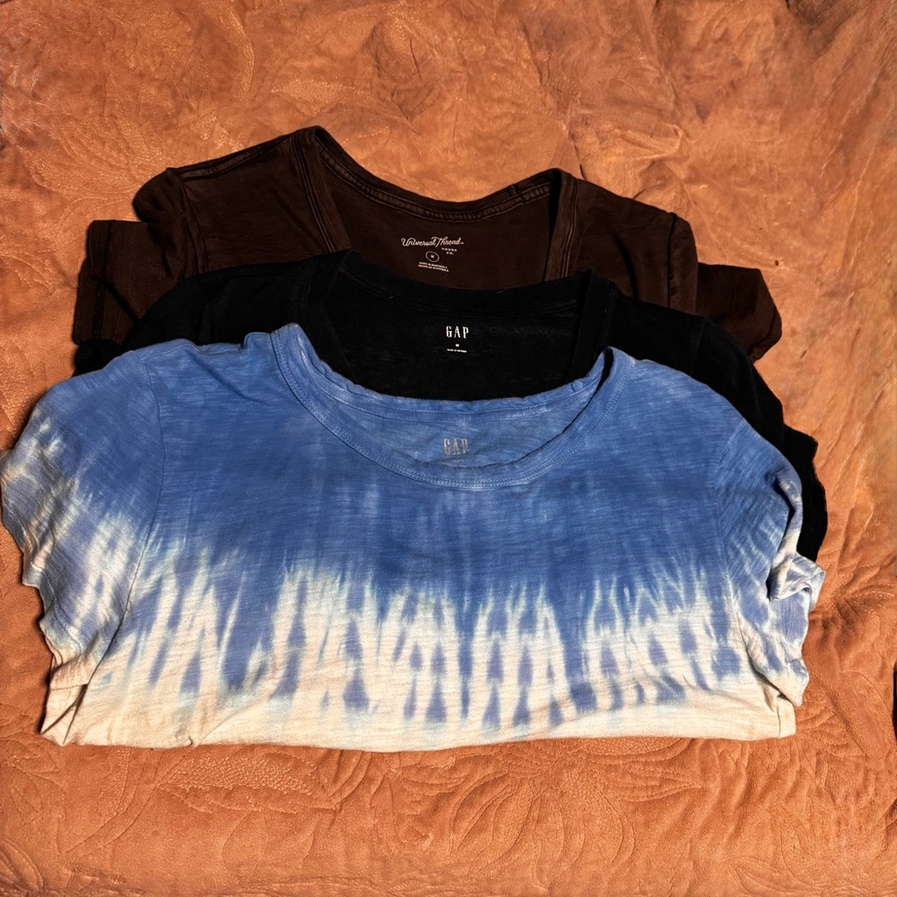 GAP and Universal Thread Bundle of 3 Cotton Tees